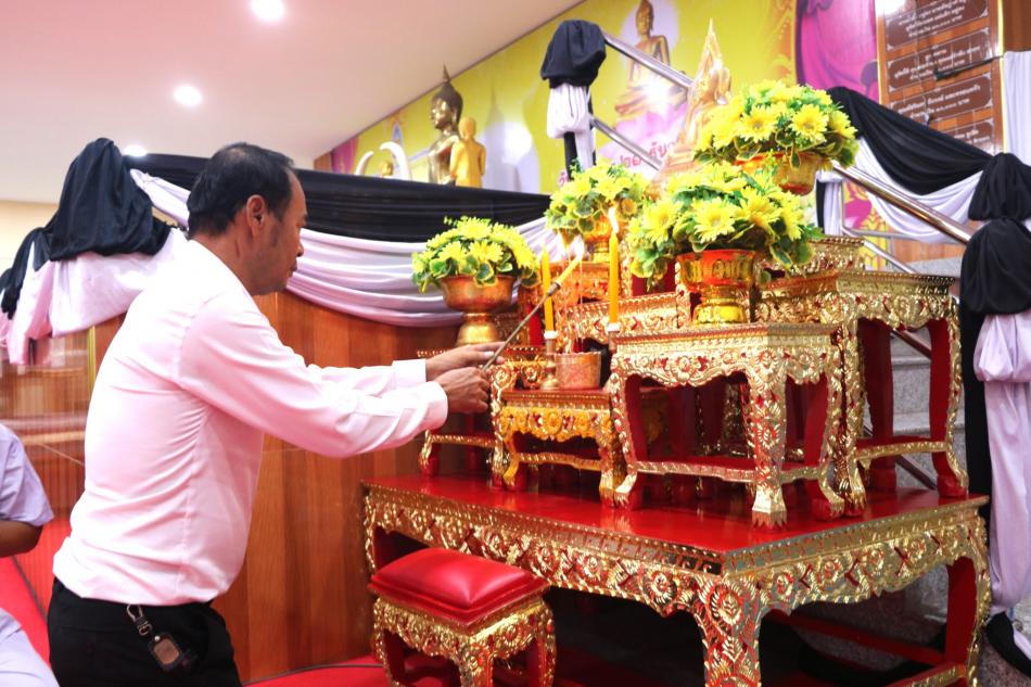 "เทศบาลตำบลทับมา เป็นเจ้าภาพในการประกอบพิธีธรรมสวดพระอภิธรรมเพื่ออุทิศถวายเป็นพระราชกุศลแด่สมเด็จพระนางเจ้าสิริกิติ์ พระบรมราชินีนาถ พระบรมราชชนนีพันปีหลวง"