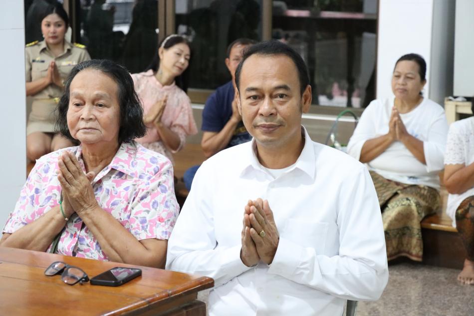 เทศบาลตำบลทับมา ร่วมพิธีทำบุญถวายภัตตาหารแด่พระสงฆ์ สืบสานประเพณีบุญข้าวหลาม ประจำปี 2569 อย่างยิ่งใหญ่