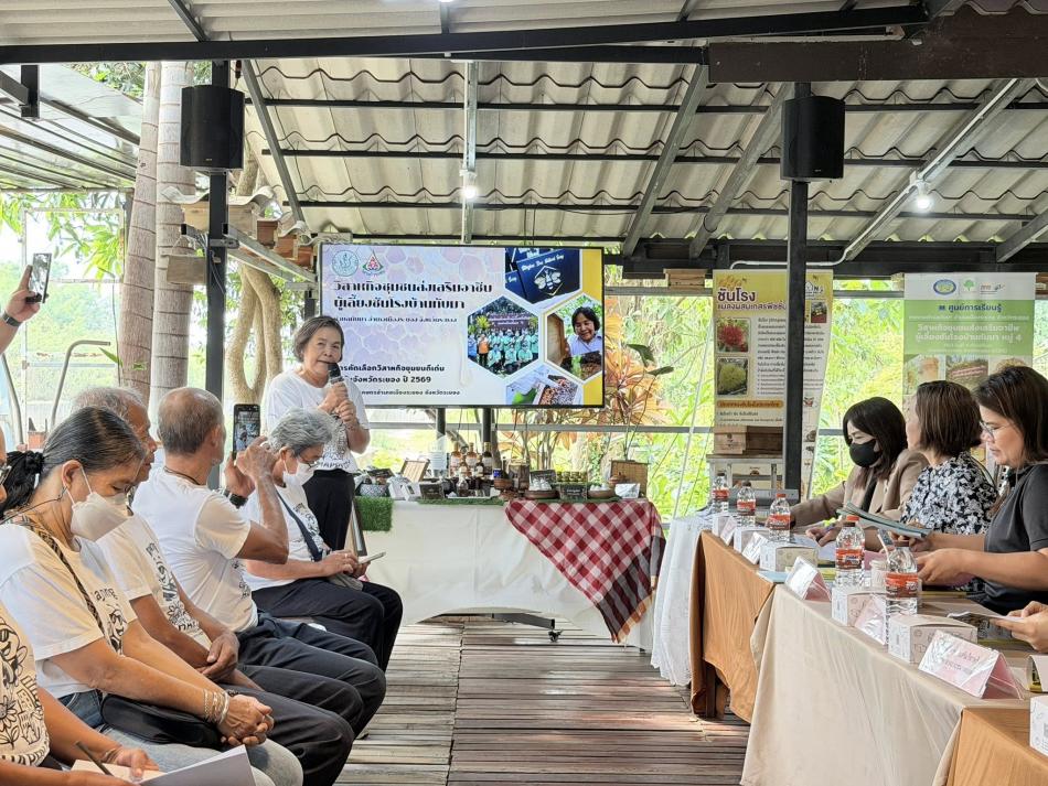 เทศบาลตำบลทับมาร่วมกับวิสาหกิจชุมชนส่งเสริมอาชีพผู้เลี้ยงชันโรงบ้านทับมา ต้อนรับคณะกรรมการตัดสินการประกวดวิสาหกิจชุมชนดีเด่นระดับจังหวัด ประจำปี 2569
