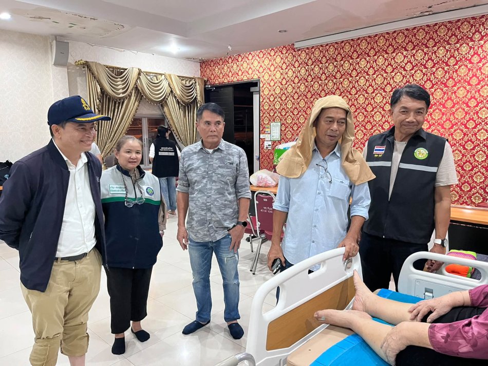 เทศบาลตำบลทับมา รับการตรวจเยี่ยมศูนย์ช่วยเหลือผู้ประสบภัยน้ำท่วมและศูนย์พักพิงชั่วคราว